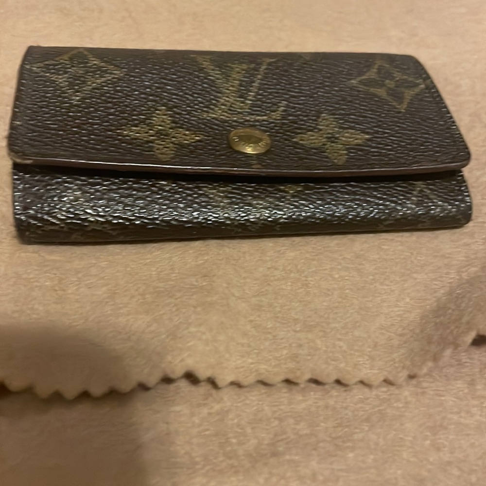 LV MONO KEY POUCH - Picture 4 of 9